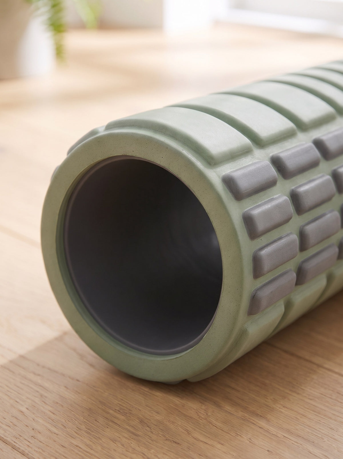 End view of the Grid Foam Roller showing its hollow core and grid texture